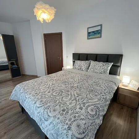 Azzurro Premium On Bulevard Bogoridi * بورغاس