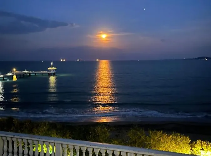 Azzurro Premium On Bulevard Bogoridi Апартаменты